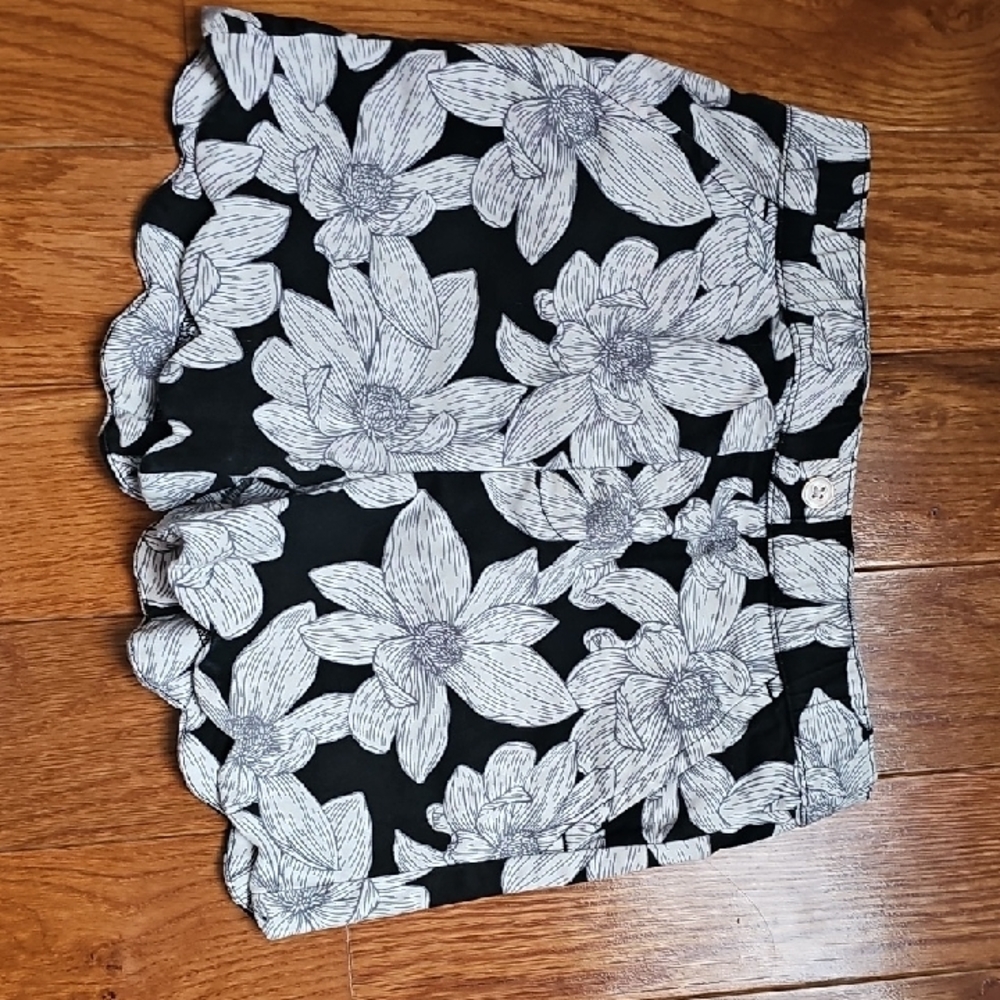 Crown & Ivy Black and White Floral Shorts
